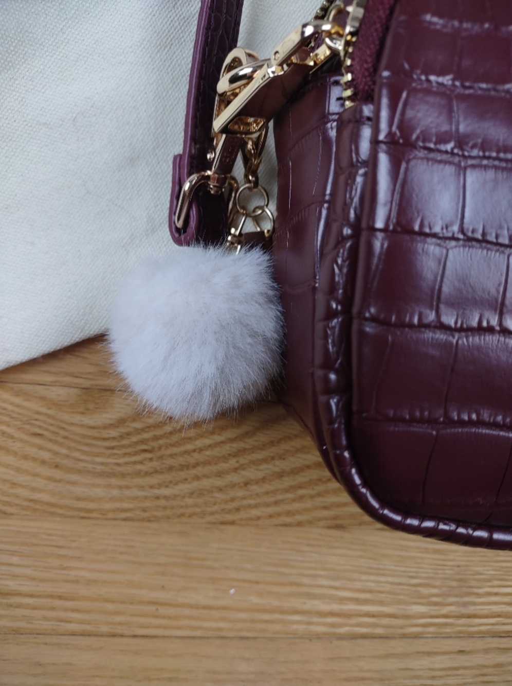 Pom Pom London Burgundy Croc-Embossed Crossbody Bag - Picture 4 of 8